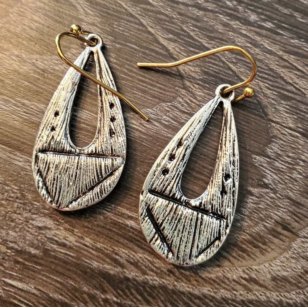 Silver Tone Boho Artsy Look Earrings - Picture 7 of 8